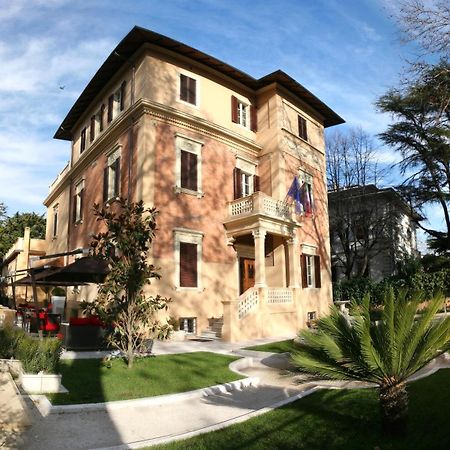 Unahotels Villa Dei Platani Foligno Luaran gambar