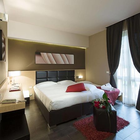 Unahotels Villa Dei Platani Foligno Luaran gambar