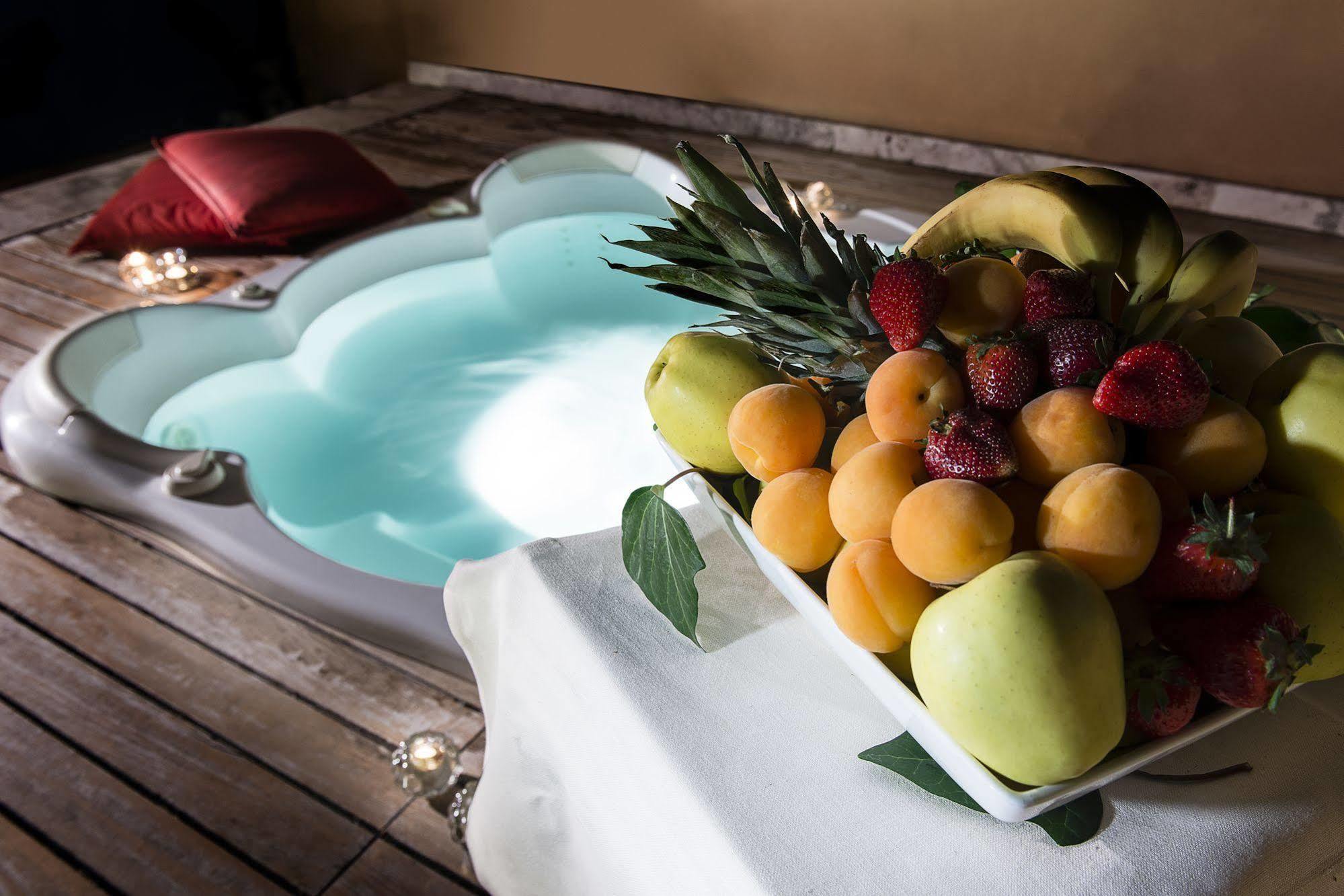 Unahotels Villa Dei Platani Foligno Luaran gambar